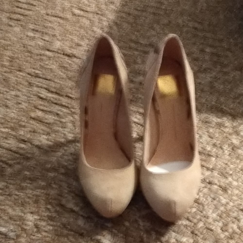 Shoes - Picture 4 of 4
